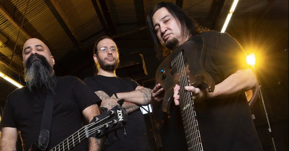 Le trio FEAR FACTORY.