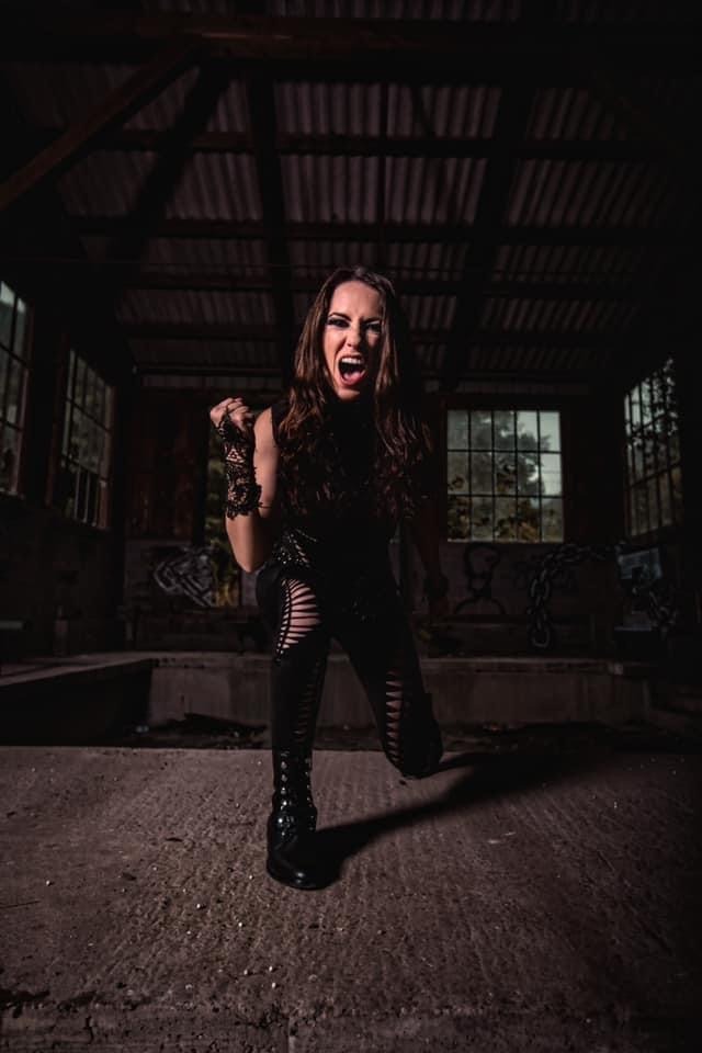 La sirène mi-ange, mi-démon de BLACK HELLEBORE.