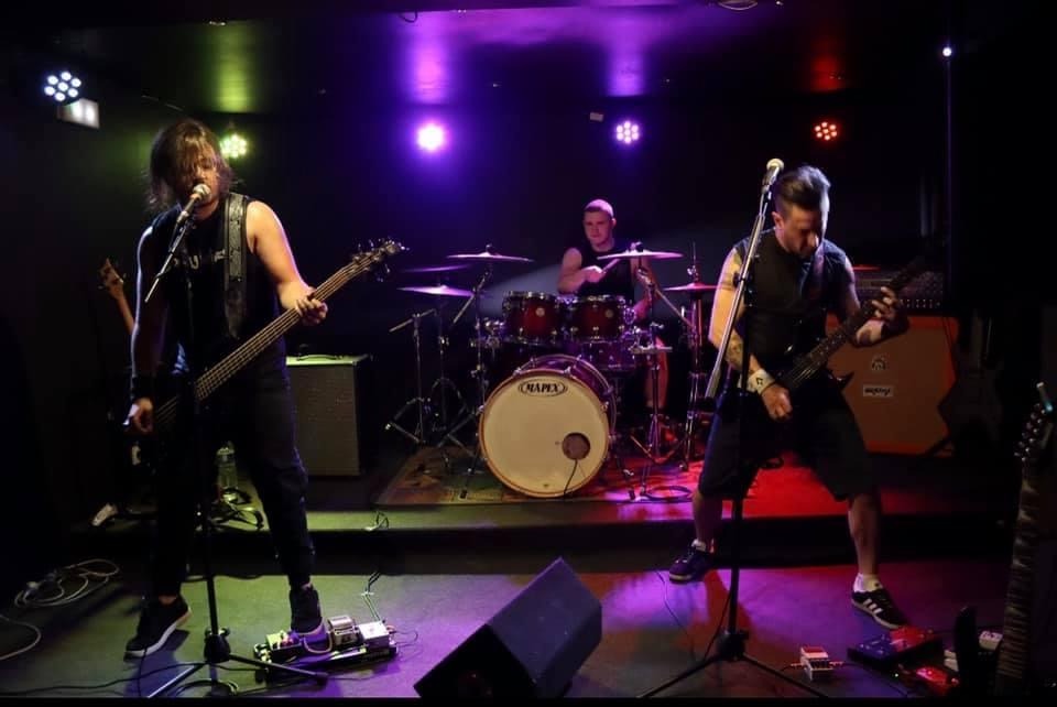 L’énergie dévastatrice du gang français en live