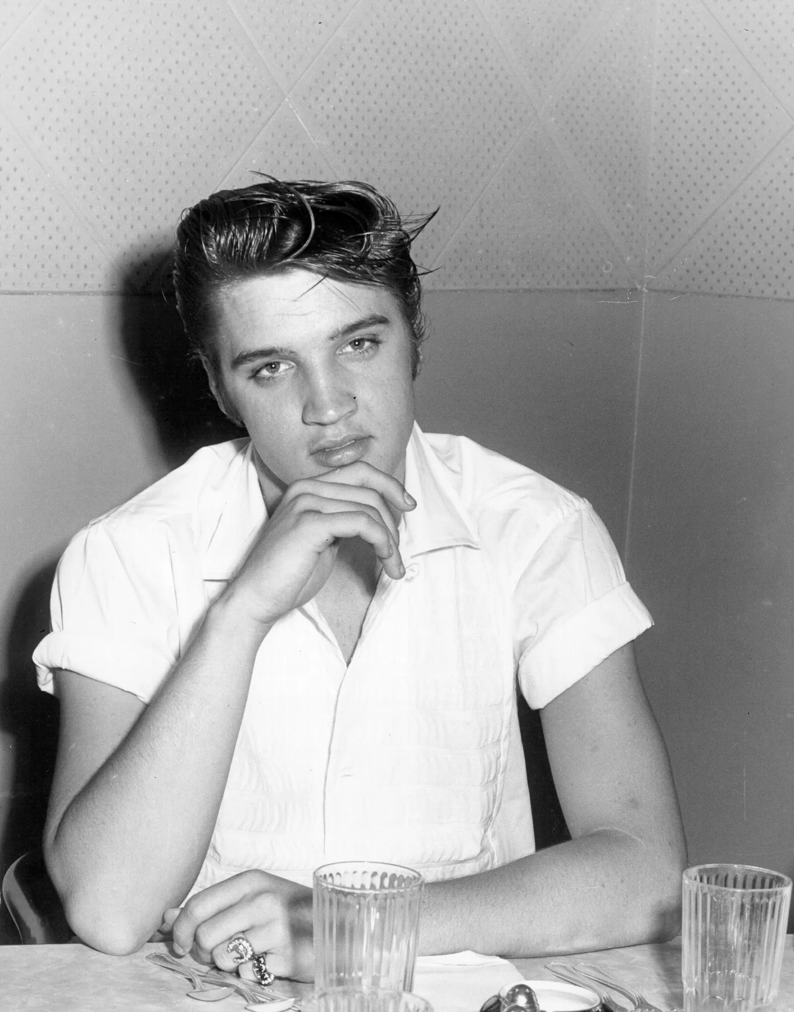 Magnifique photo d’ELVIS en 1956