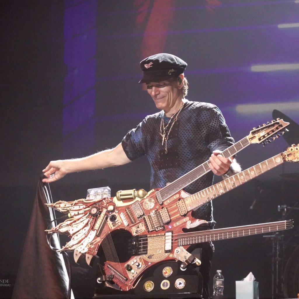 STEVE VAI ET LA LUMIERE VOCALE DE JOHNNY SOMBRETTO