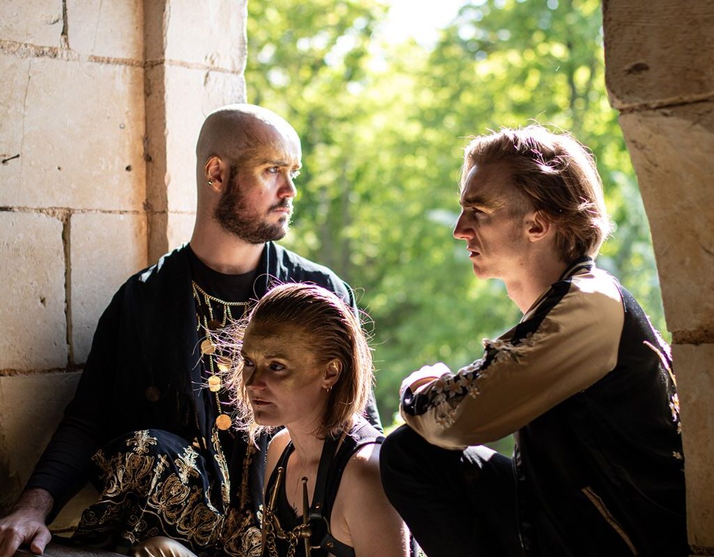 Birdstone - Photo Léonard Szako