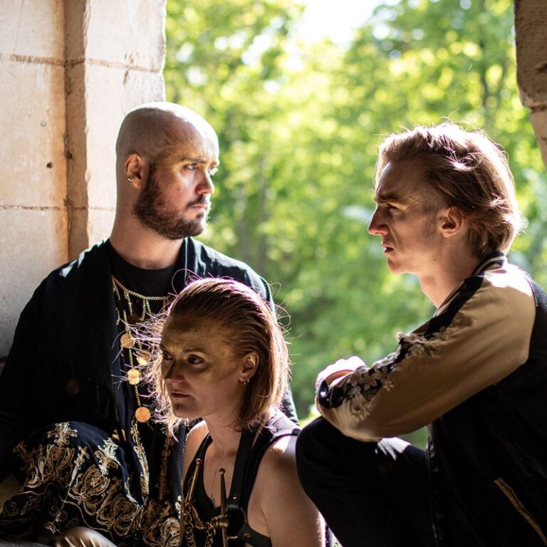 Birdstone - Photo Léonard Szako