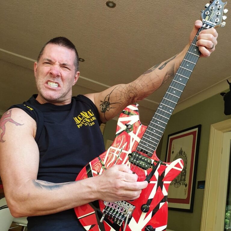 JEFF WATERS EST LA FAMEUSE GUITARE D’EDDIE VAN HALEN