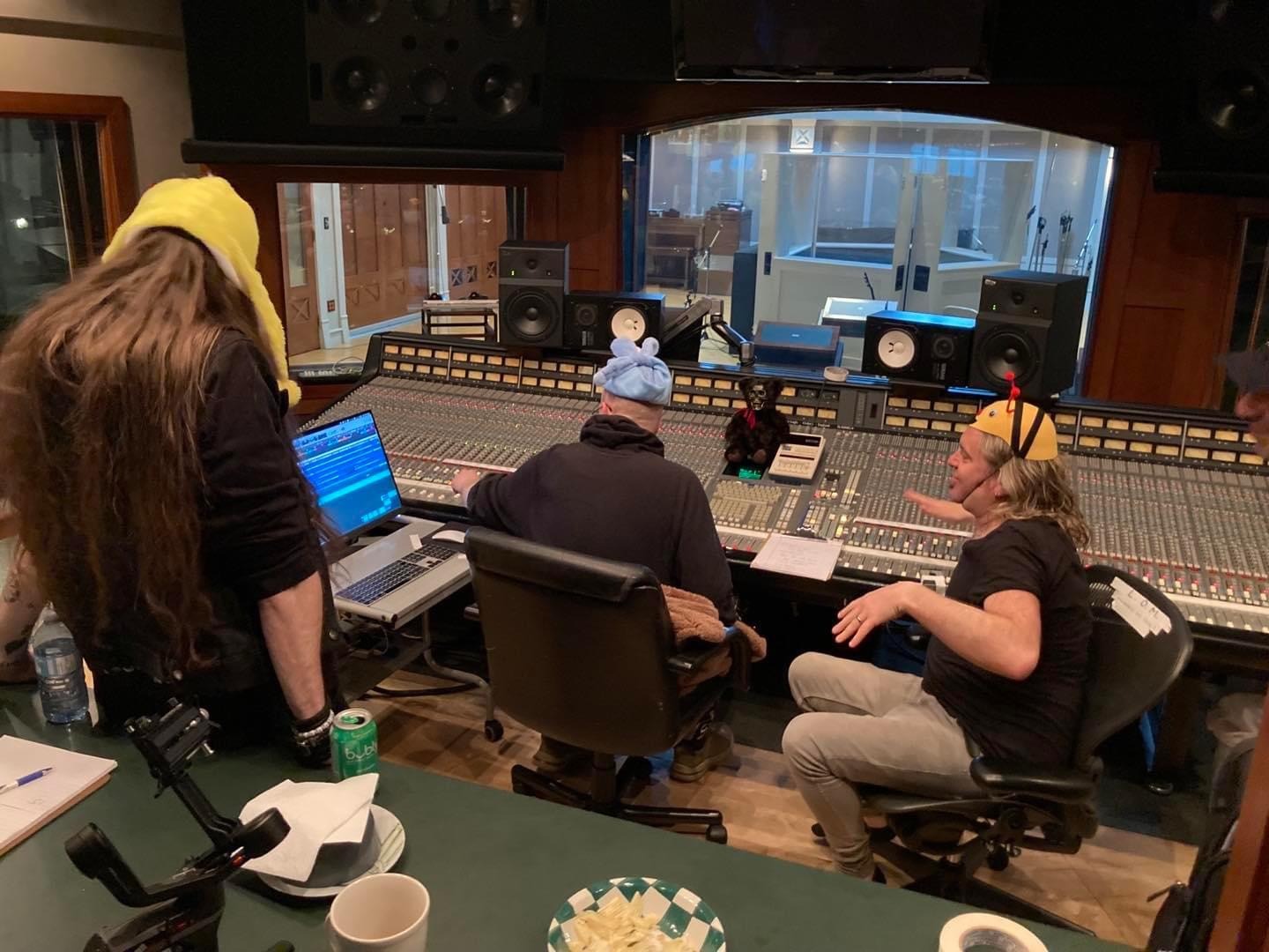 DEVIN TOWNSEND : LE SUPERMAN DE L’EMOTION 31 DEVIN et ses fins acolytes en studio pour ce supersonique POWERNERD