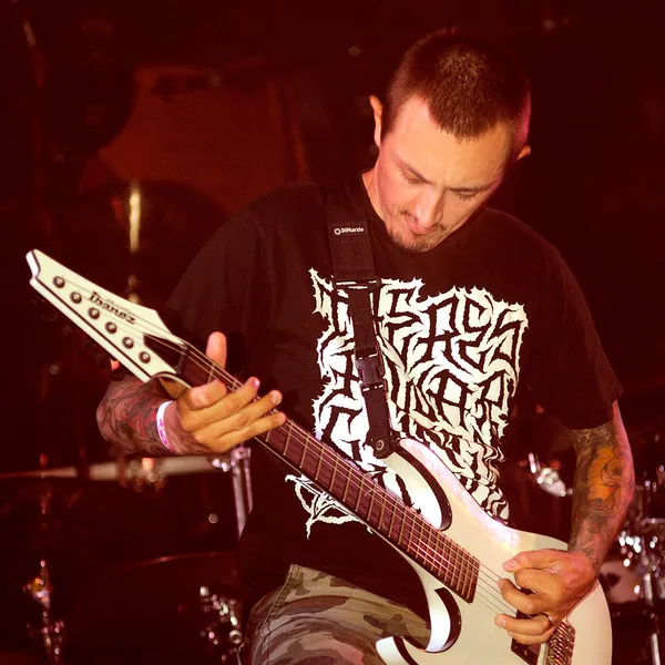 BLEEDING THROUGH : UNE GRELE DE DESTRUCTION 5 BRIAN LEPPKE