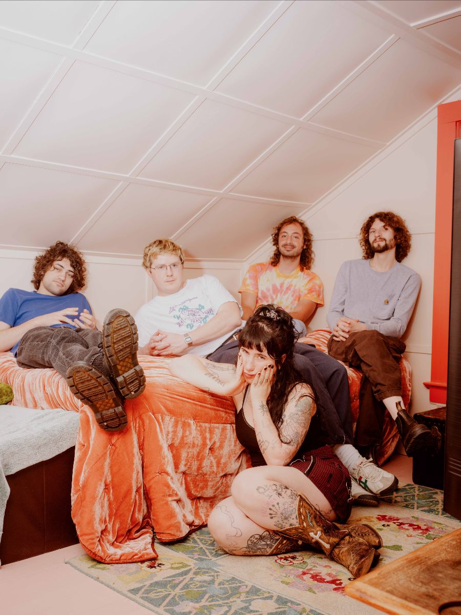 Wednesday revient avec la ballade “Elderberry Wine” et son clip ! 1 Wednesday © Graham Tolbert