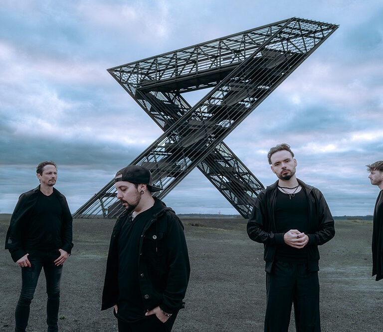 DUST IN MIND - Crédits Tiny Gigie