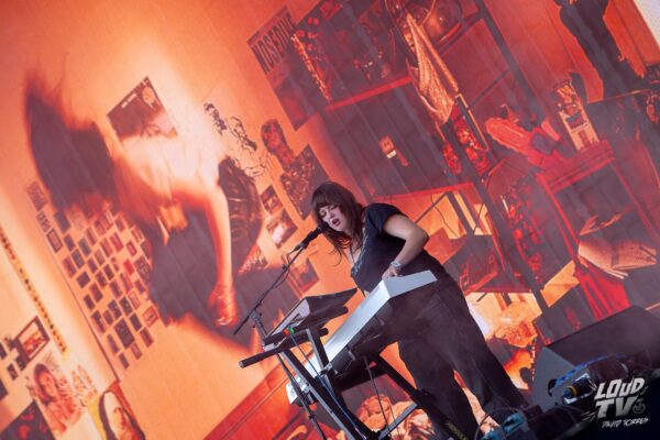 Man Woman Chainsaw EUROCK-06
