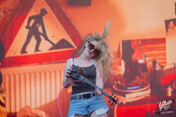 Man Woman Chainsaw EUROCK-10