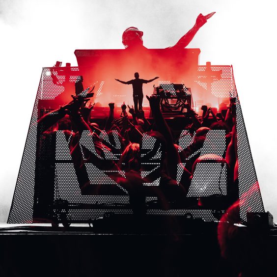 HORSKH invite CARPENTER BRUT sur “Connected” 2 Horskh vs Carpenter Brut